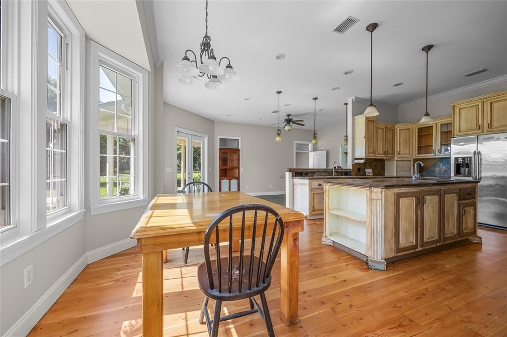 For Sale: $1,350,000 (5 beds, 3 baths, 4497 Square Feet)