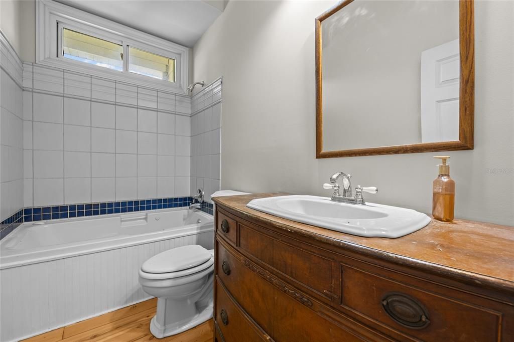 For Sale: $1,350,000 (5 beds, 3 baths, 4497 Square Feet)