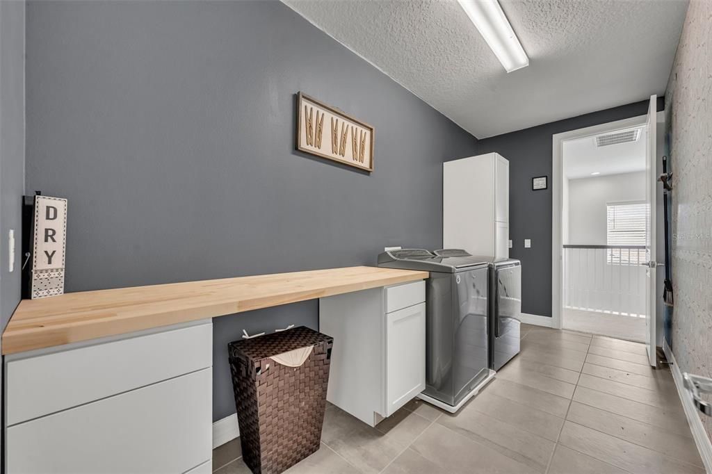 For Sale: $1,275,000 (6 beds, 5 baths, 4931 Square Feet)