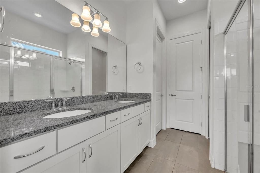 For Sale: $1,275,000 (6 beds, 5 baths, 4931 Square Feet)