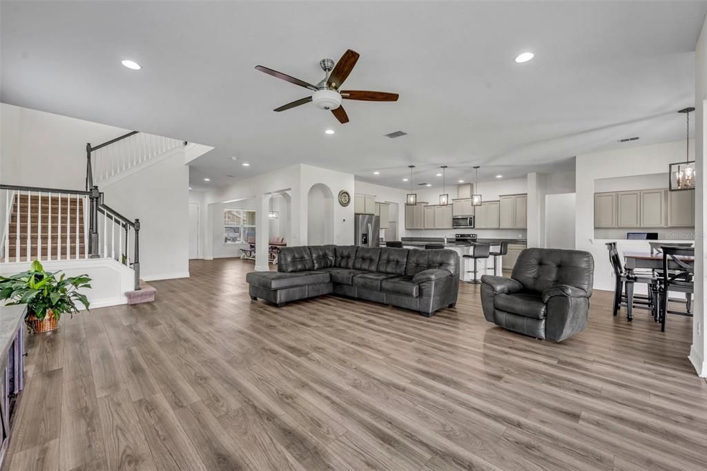 For Sale: $1,275,000 (6 beds, 5 baths, 4931 Square Feet)