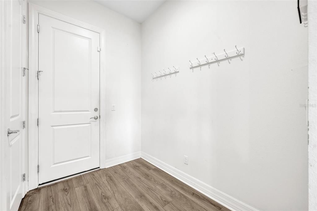 For Sale: $1,275,000 (6 beds, 5 baths, 4931 Square Feet)