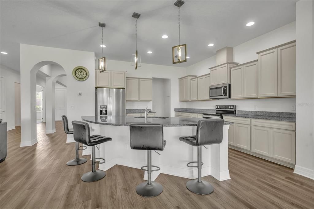 For Sale: $1,275,000 (6 beds, 5 baths, 4931 Square Feet)