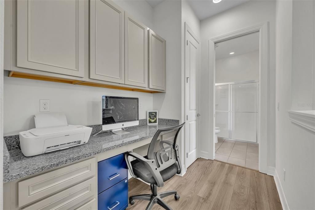 For Sale: $1,275,000 (6 beds, 5 baths, 4931 Square Feet)