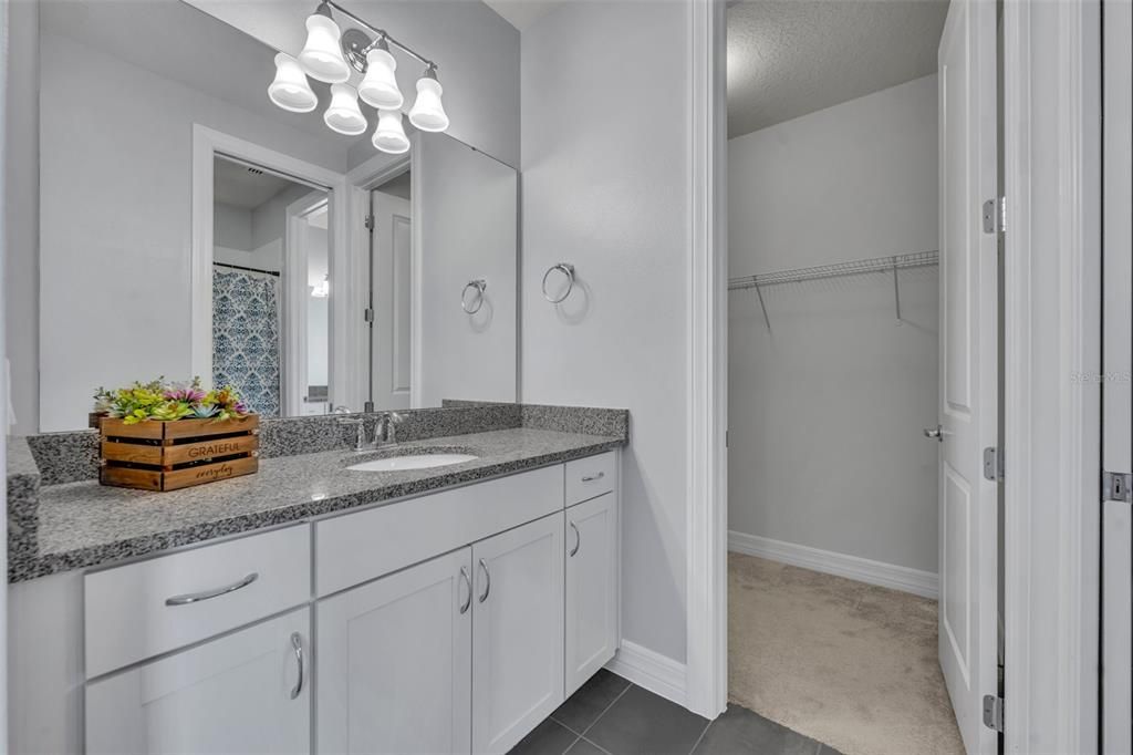 For Sale: $1,275,000 (6 beds, 5 baths, 4931 Square Feet)