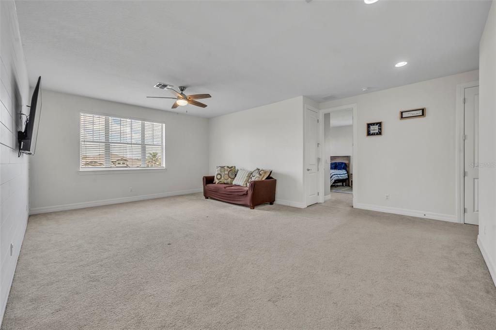 For Sale: $1,275,000 (6 beds, 5 baths, 4931 Square Feet)