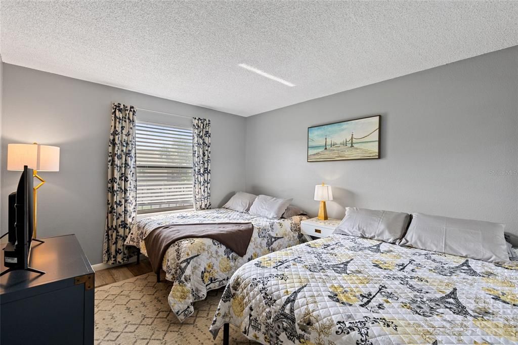 Active With Contract: $144,000 (2 beds, 2 baths, 1150 Square Feet)