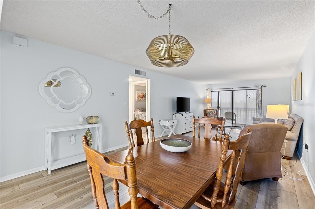 Active With Contract: $144,000 (2 beds, 2 baths, 1150 Square Feet)