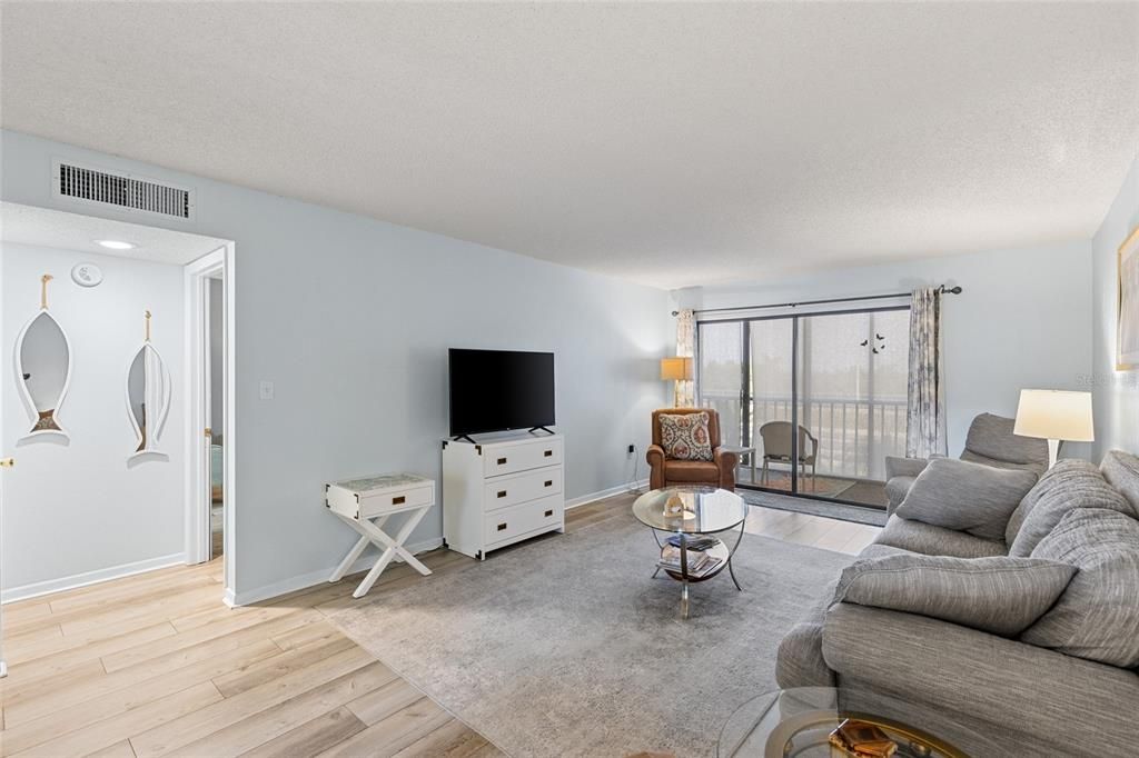 Active With Contract: $144,000 (2 beds, 2 baths, 1150 Square Feet)