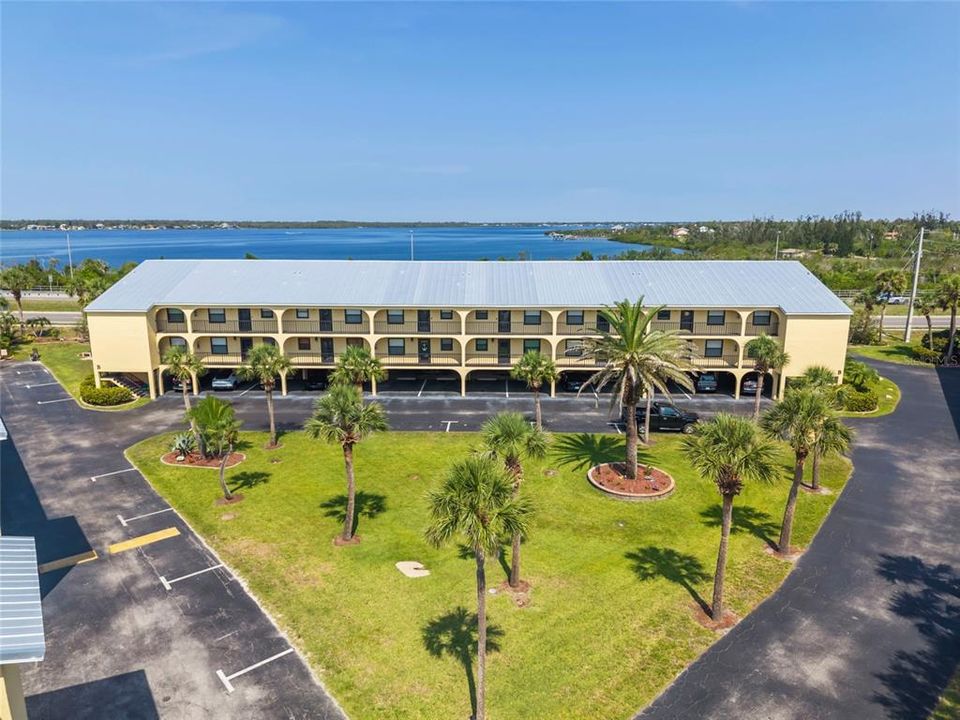 Active With Contract: $144,000 (2 beds, 2 baths, 1150 Square Feet)