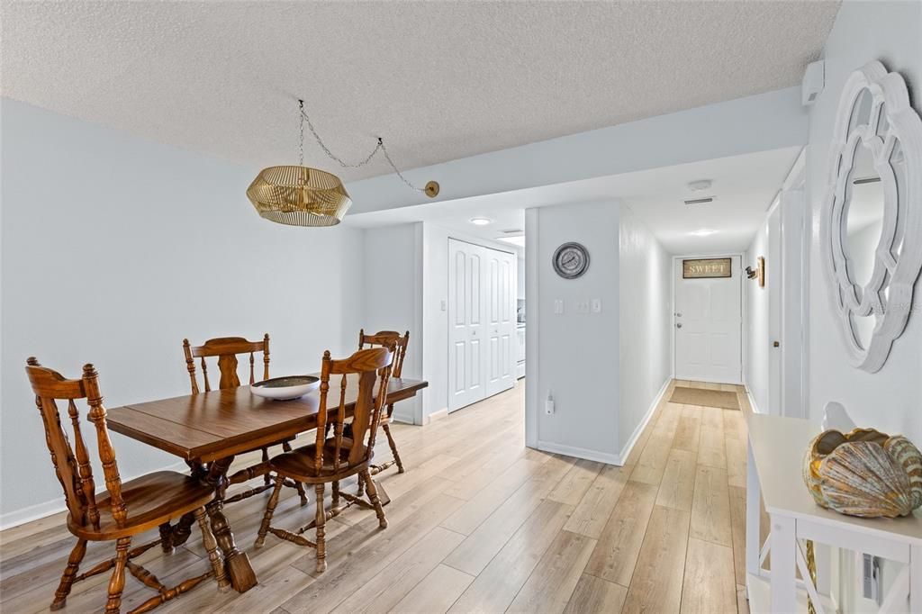 Active With Contract: $144,000 (2 beds, 2 baths, 1150 Square Feet)