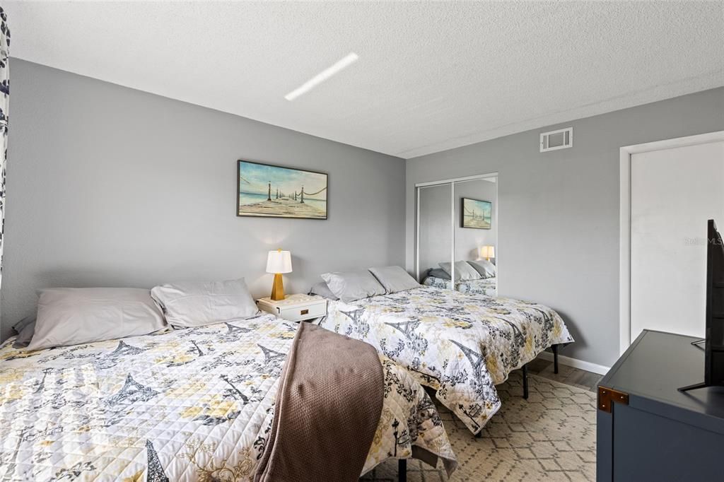 Active With Contract: $144,000 (2 beds, 2 baths, 1150 Square Feet)