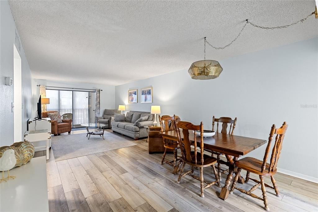 Active With Contract: $144,000 (2 beds, 2 baths, 1150 Square Feet)