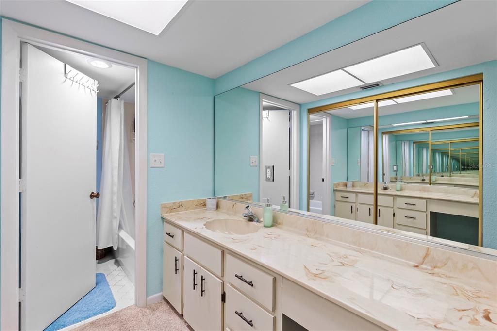 Active With Contract: $144,000 (2 beds, 2 baths, 1150 Square Feet)