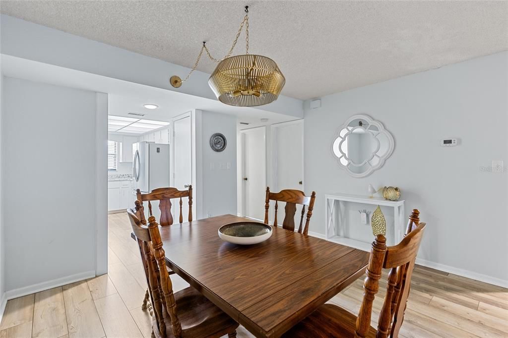 Active With Contract: $144,000 (2 beds, 2 baths, 1150 Square Feet)