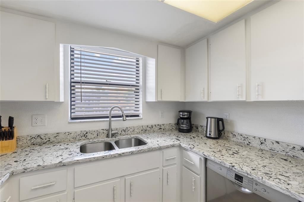 Active With Contract: $144,000 (2 beds, 2 baths, 1150 Square Feet)