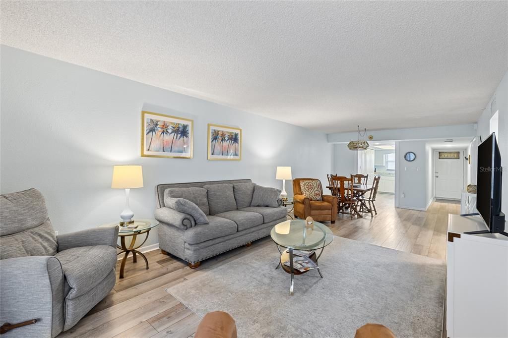 Active With Contract: $144,000 (2 beds, 2 baths, 1150 Square Feet)