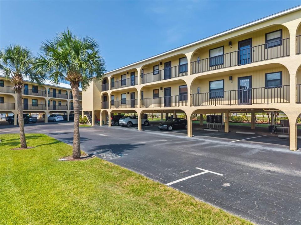 Active With Contract: $144,000 (2 beds, 2 baths, 1150 Square Feet)