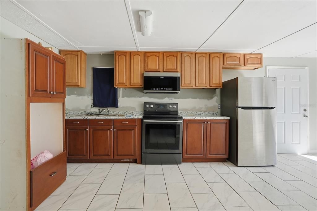 Active With Contract: $250,000 (3 beds, 2 baths, 2287 Square Feet)