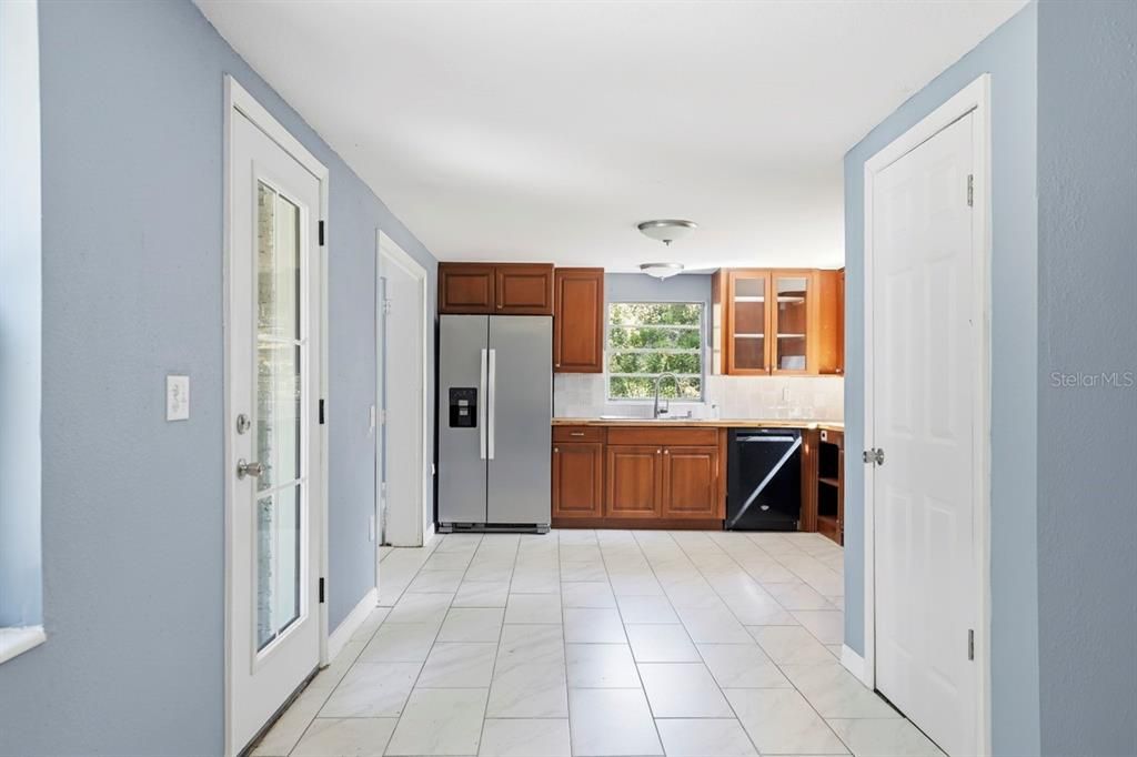 Active With Contract: $250,000 (3 beds, 2 baths, 2287 Square Feet)