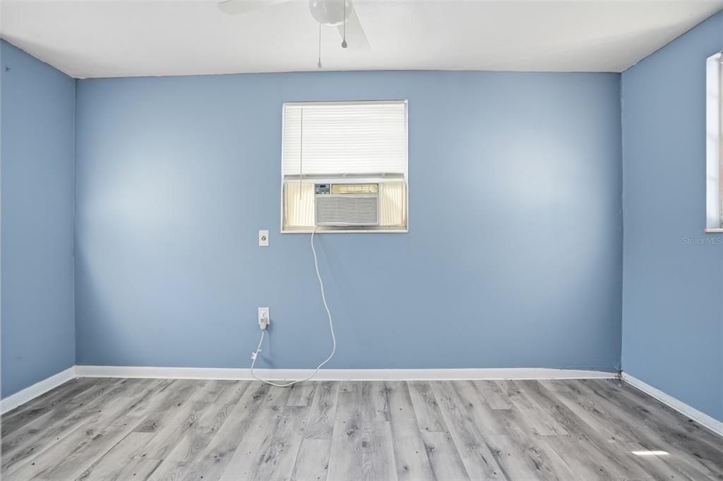 Active With Contract: $250,000 (3 beds, 2 baths, 2287 Square Feet)