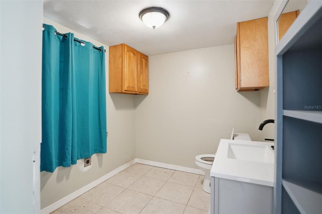 Active With Contract: $250,000 (3 beds, 2 baths, 2287 Square Feet)