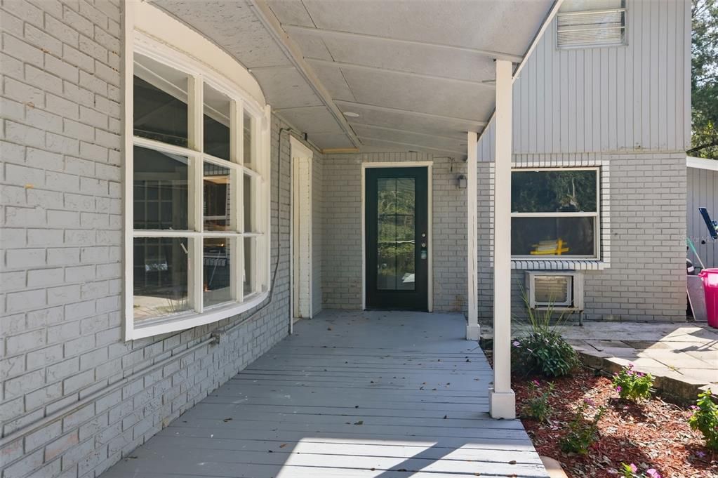 Active With Contract: $250,000 (3 beds, 2 baths, 2287 Square Feet)