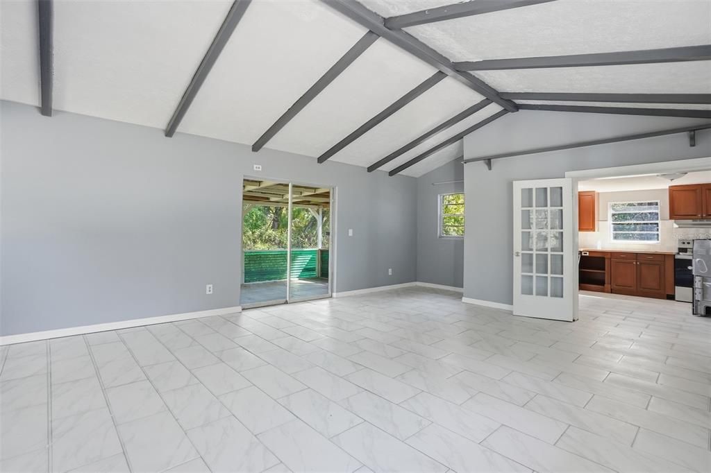 Active With Contract: $250,000 (3 beds, 2 baths, 2287 Square Feet)