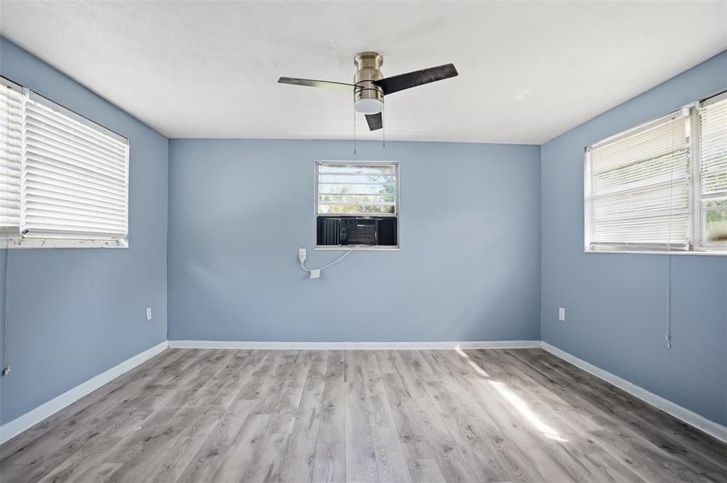 Active With Contract: $250,000 (3 beds, 2 baths, 2287 Square Feet)