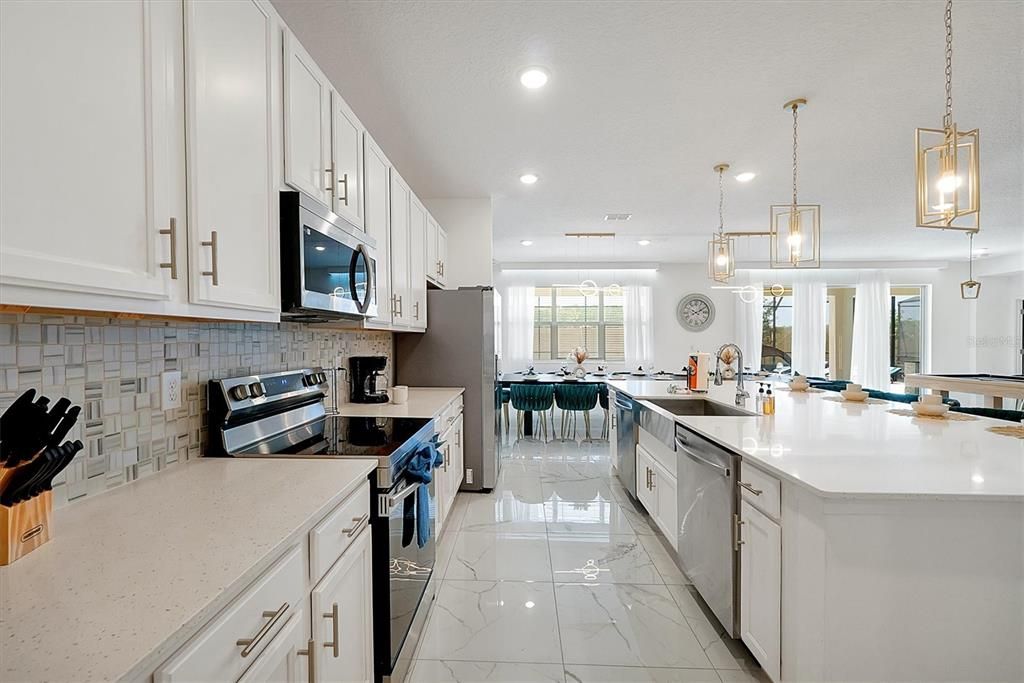 待售: $1,698,800 (15 贝兹, 15 浴室, 6249 平方英尺)