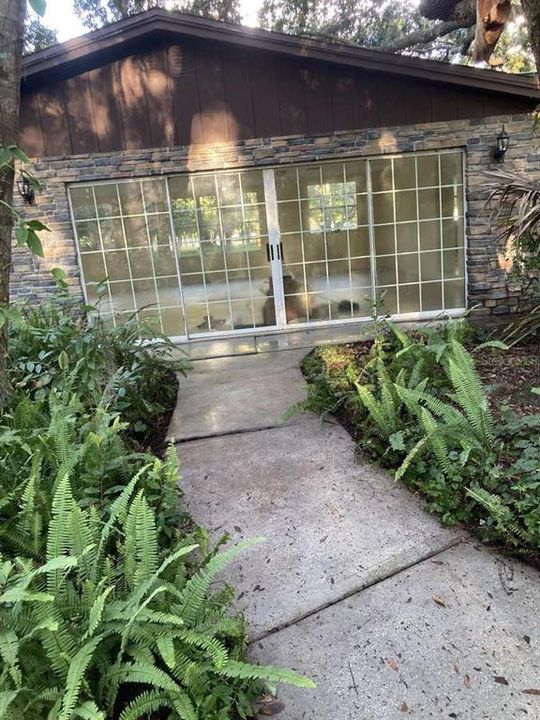 For Sale: $965,000 (6 beds, 2 baths, 3808 Square Feet)