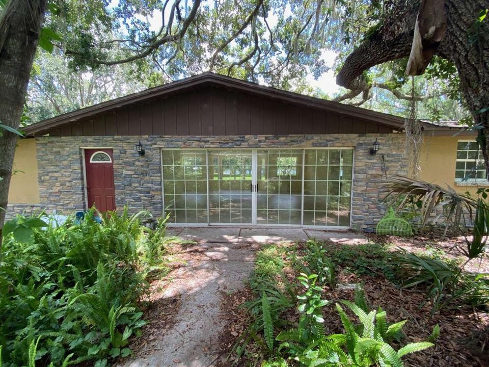 For Sale: $965,000 (6 beds, 2 baths, 3808 Square Feet)