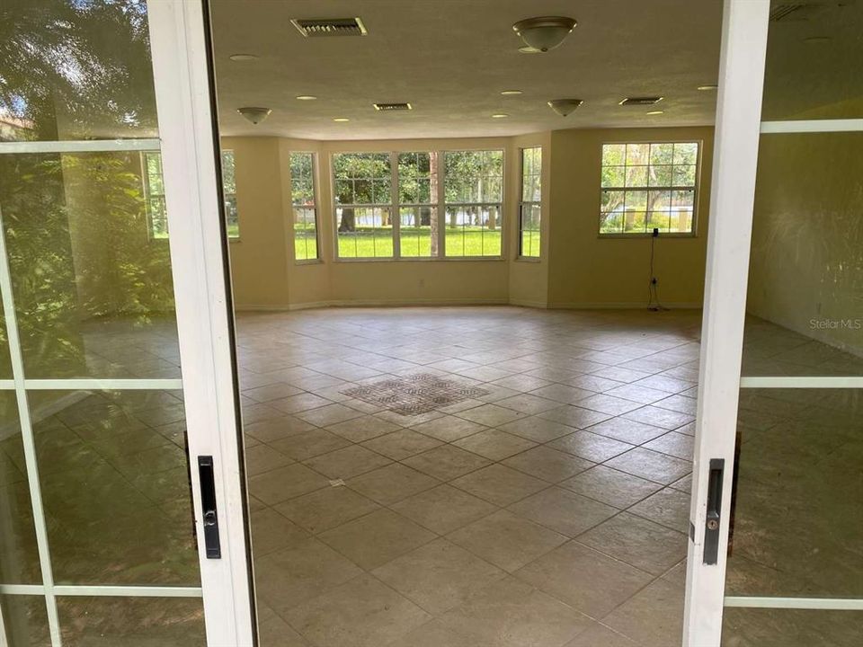 For Sale: $965,000 (6 beds, 2 baths, 3808 Square Feet)