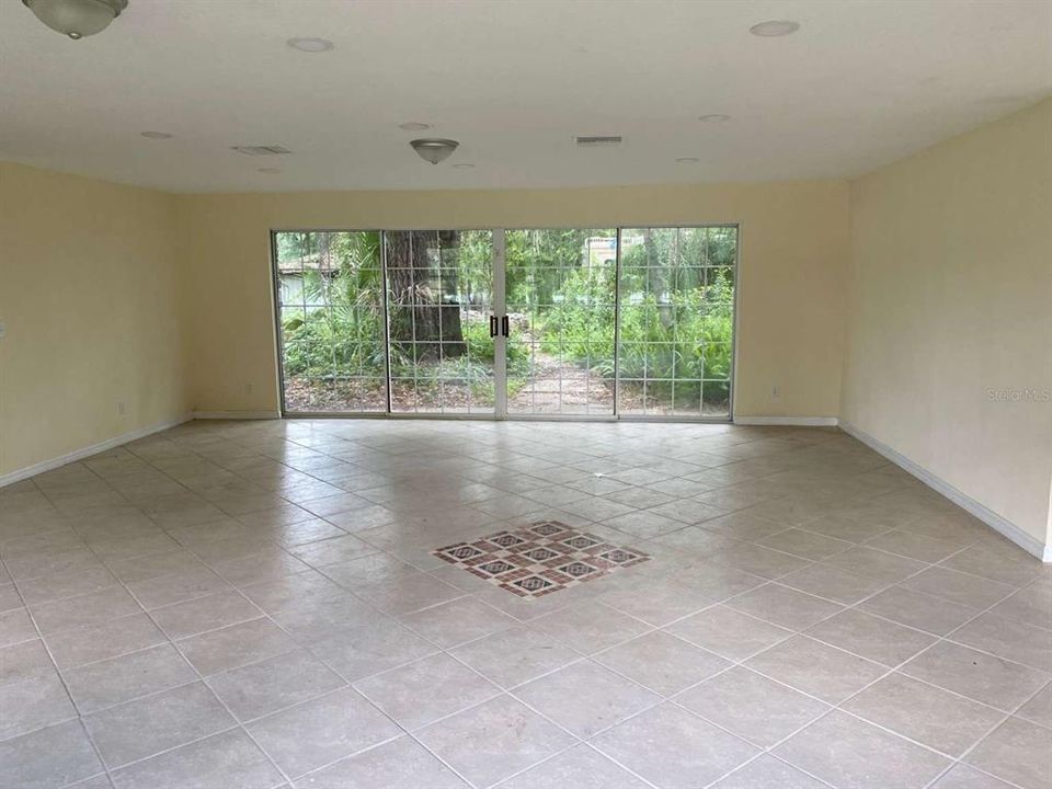 For Sale: $965,000 (6 beds, 2 baths, 3808 Square Feet)