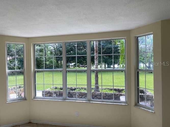 For Sale: $965,000 (6 beds, 2 baths, 3808 Square Feet)