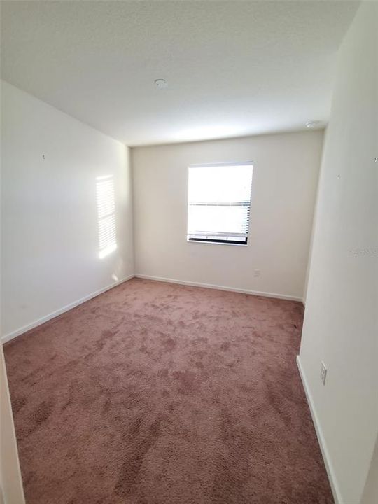 Activo con contrato: $2,245 (4 camas, 2 baños, 1870 Pies cuadrados)