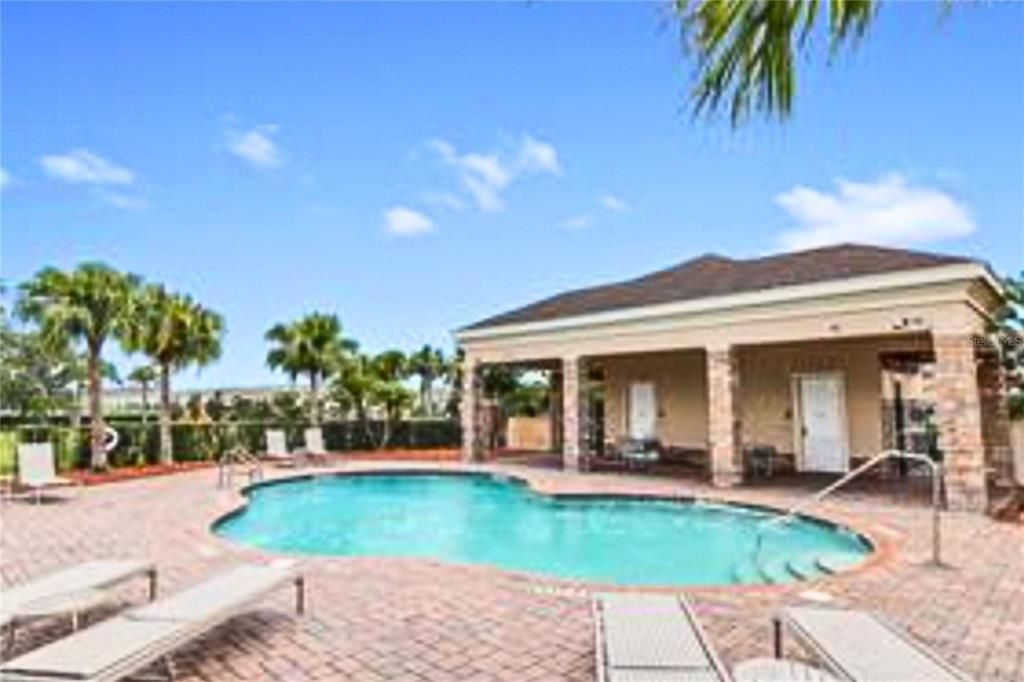 Activo con contrato: $2,245 (4 camas, 2 baños, 1870 Pies cuadrados)