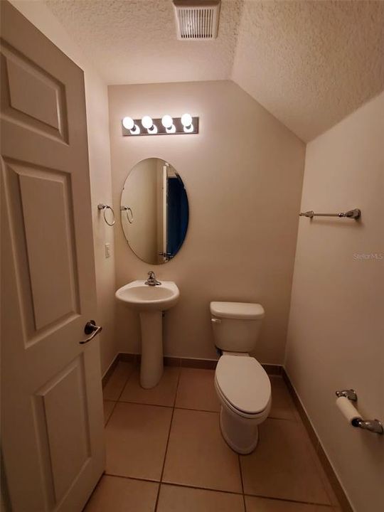 Activo con contrato: $2,245 (4 camas, 2 baños, 1870 Pies cuadrados)