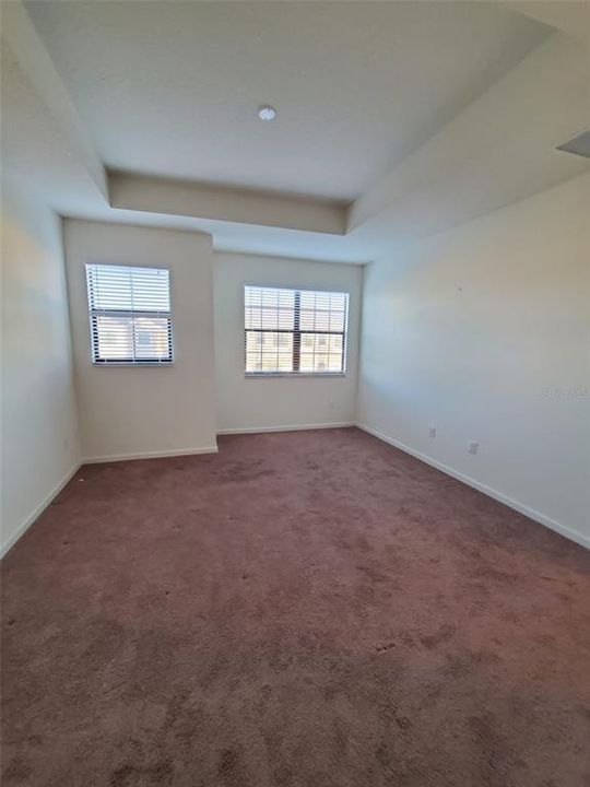 Activo con contrato: $2,245 (4 camas, 2 baños, 1870 Pies cuadrados)