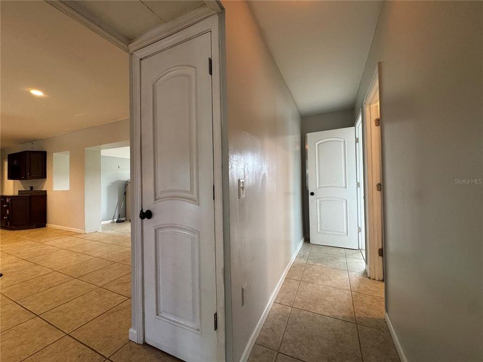 For Sale: $359,000 (3 beds, 3 baths, 1975 Square Feet)