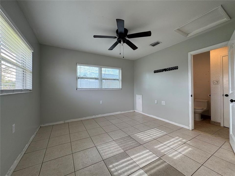 For Sale: $359,000 (3 beds, 3 baths, 1975 Square Feet)