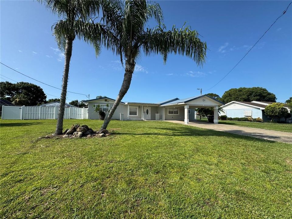 For Sale: $359,000 (3 beds, 3 baths, 1975 Square Feet)