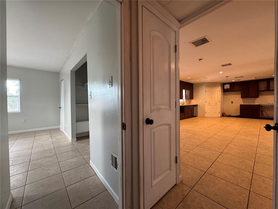 For Sale: $359,000 (3 beds, 3 baths, 1975 Square Feet)