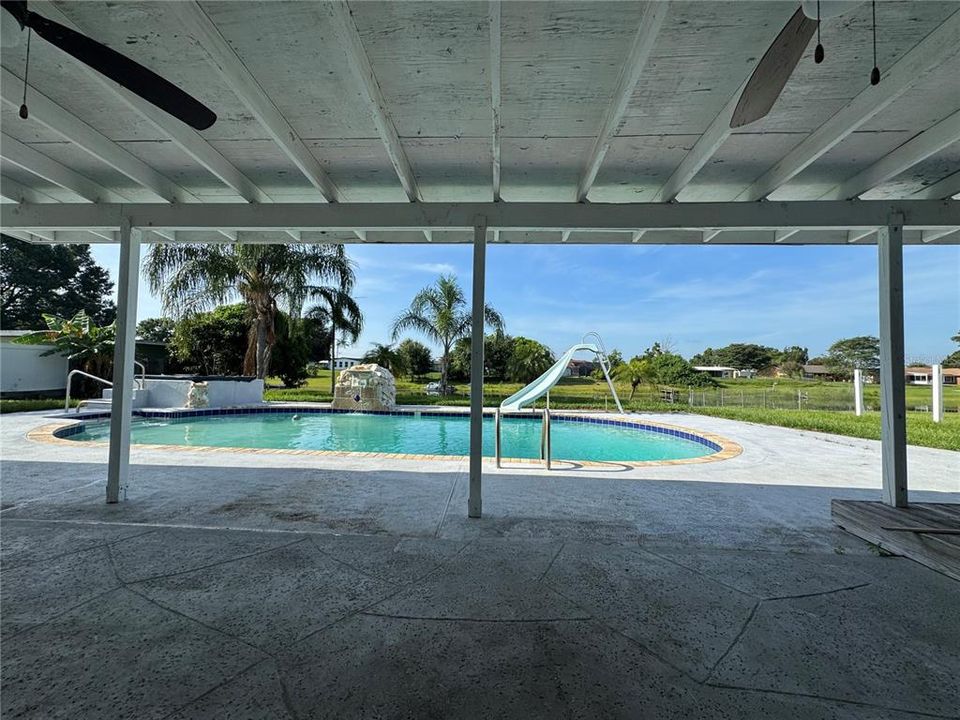 For Sale: $359,000 (3 beds, 3 baths, 1975 Square Feet)