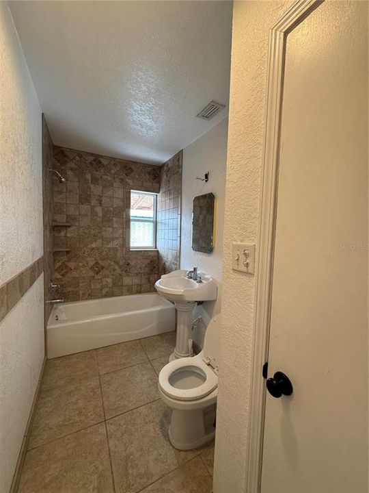 For Sale: $359,000 (3 beds, 3 baths, 1975 Square Feet)