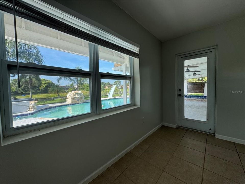 For Sale: $359,000 (3 beds, 3 baths, 1975 Square Feet)