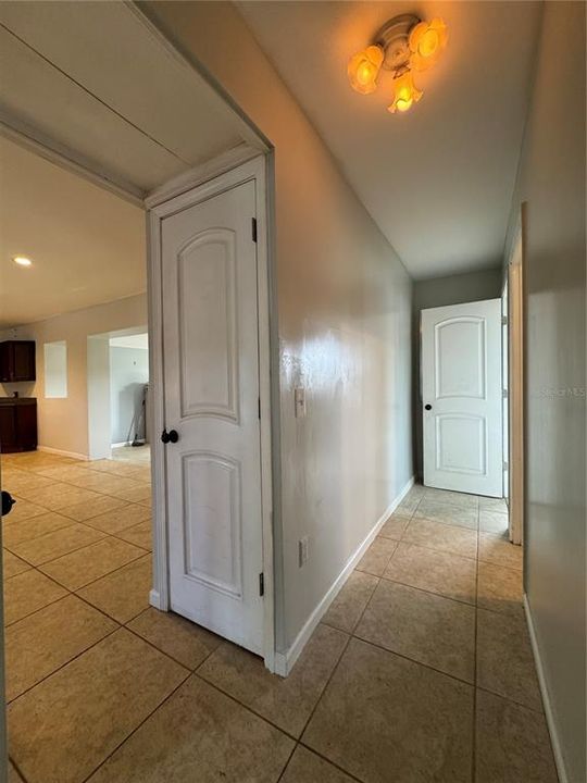 For Sale: $359,000 (3 beds, 3 baths, 1975 Square Feet)