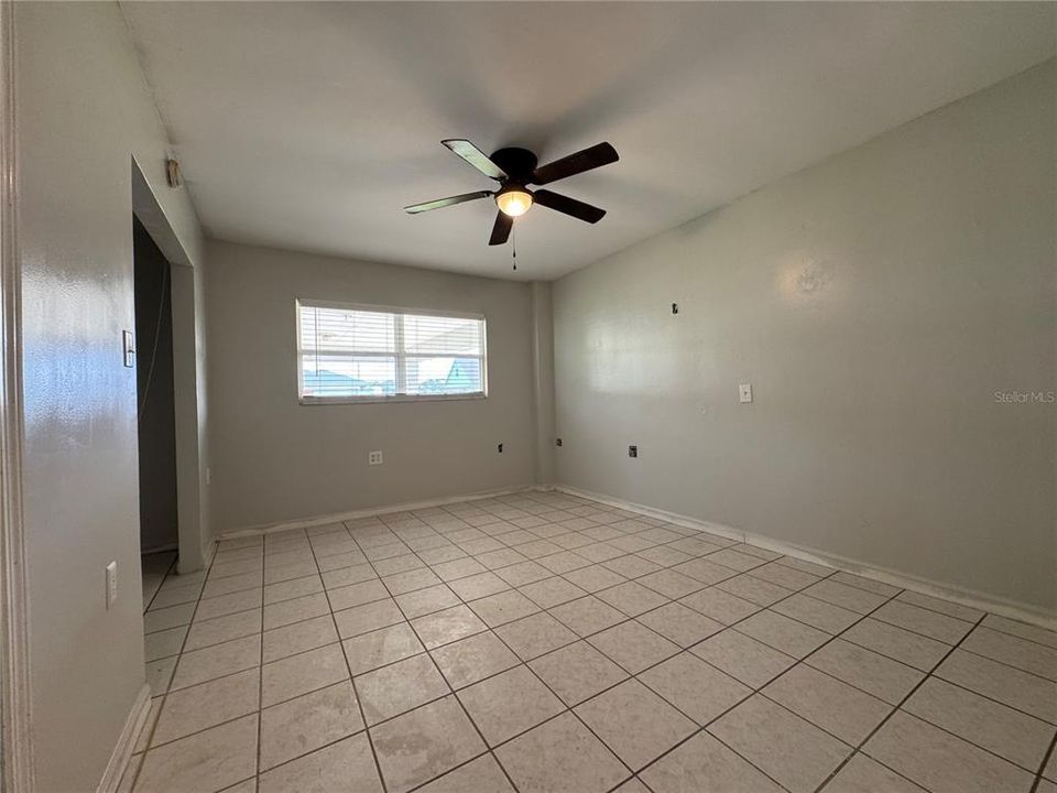 For Sale: $359,000 (3 beds, 3 baths, 1975 Square Feet)