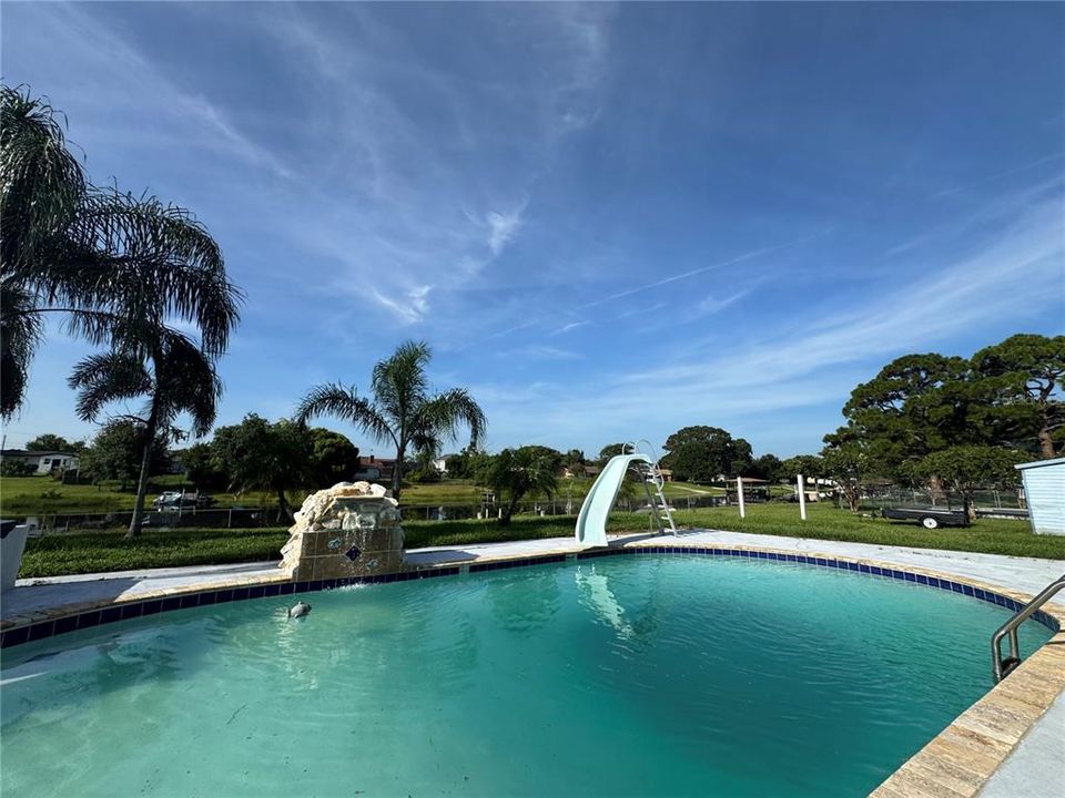 For Sale: $359,000 (3 beds, 3 baths, 1975 Square Feet)