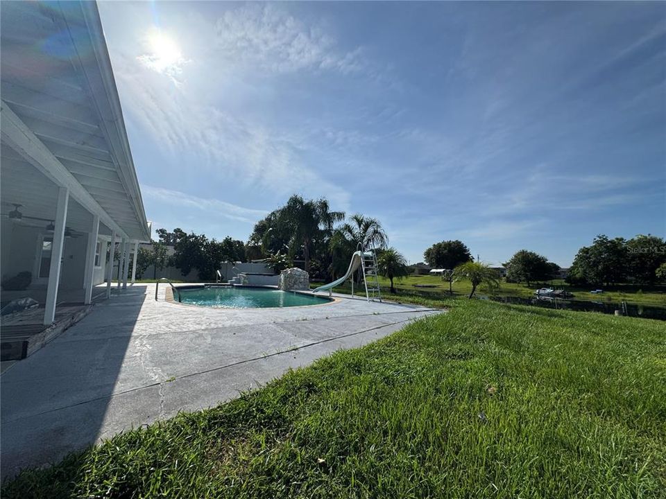 For Sale: $359,000 (3 beds, 3 baths, 1975 Square Feet)